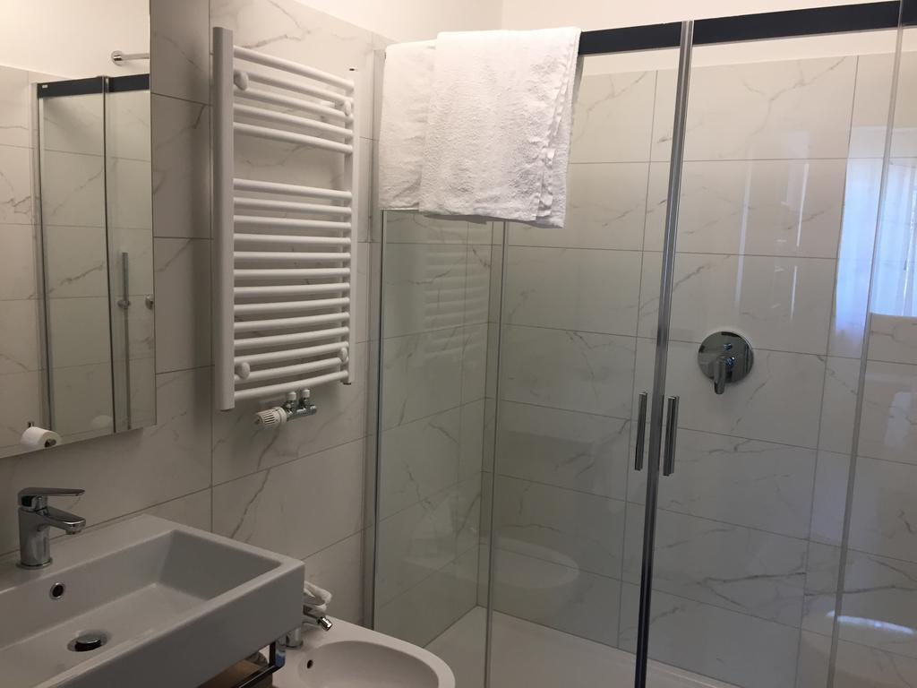 Single Room,339558793:JPEG